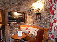 Le Caveau inside