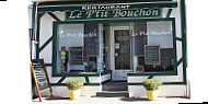 Le P'tit Bouchon outside