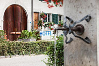 Landgasthaus zum Hirschen outside