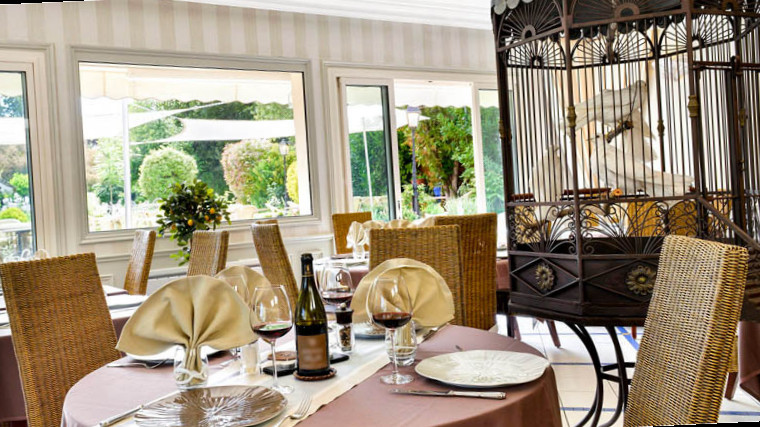 restaurant image