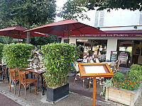 Le Bistrot de la Place inside