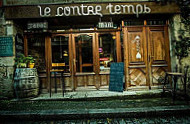 Le Contre Temps Moncontour outside