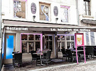 Le Bistrot de Gilles inside