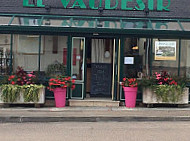 Le Vaudésir outside