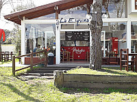 Heladeria La Esquina outside