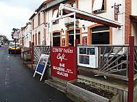 Centr' Halles Cafe Restaurant outside