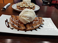 Waffle's Waffle & Coffee food