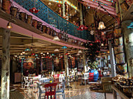 Comptoir Libanais inside