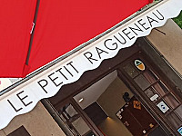 Le Petit Ragueneau outside