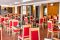 Clion Bistro inside