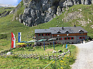 Ravensburger Hutte outside