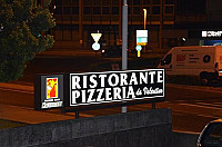 Pizzeria Da Valentino outside