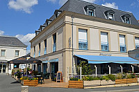 Reflets de Loire outside