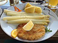 Römer Pils Brunnen food