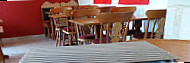 Le Bistrot D'escamps inside