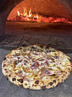 La Pizzaïola Au Feu De Bois food