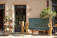 la maison Jouvaud Carpentras outside