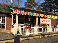 Homewood Creamery outside