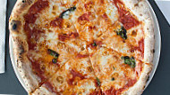 Shop 225 Pizzeria food