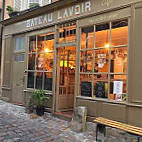 Bateau Lavoir outside