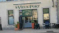 Le Vieux Port inside