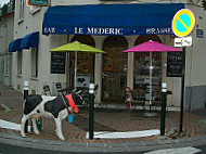 Le Mederic outside