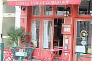 Creperie L'Escale Gourmande inside