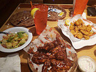 Hooters Oak Lawn food