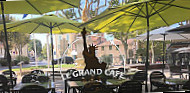 Le Grand Café inside