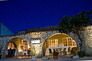 Restaurant Les Arcades outside