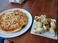 Pizzeria Roma food