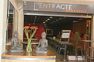 L'Entr'acte inside