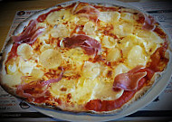 Belharra Pizza food