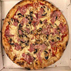 Pizza Mizza food