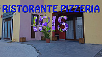 Pizzeria Iris outside