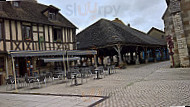 Le Bistrot Des Halles outside