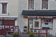 Le Bistrot De La Mairie inside