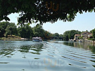 Les Quais De Taillebourg food