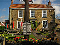 The Inn On The Green Ingham outside