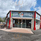 Pizza Venezia outside