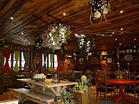 Le Chalet Du Moulin inside