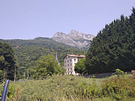 L'auberge Du Mount outside