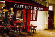 La Terrasse du Theatre inside