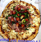 Amis Pizza food