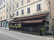 Patisserie Grimaldi outside