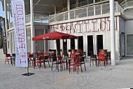 Le Pavillon outside