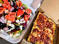 Loui's Pizza food