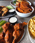 Pluckers Wing food