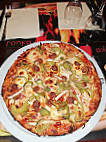 Louka Pizza food