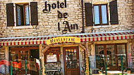 Hôtel De L'ain inside